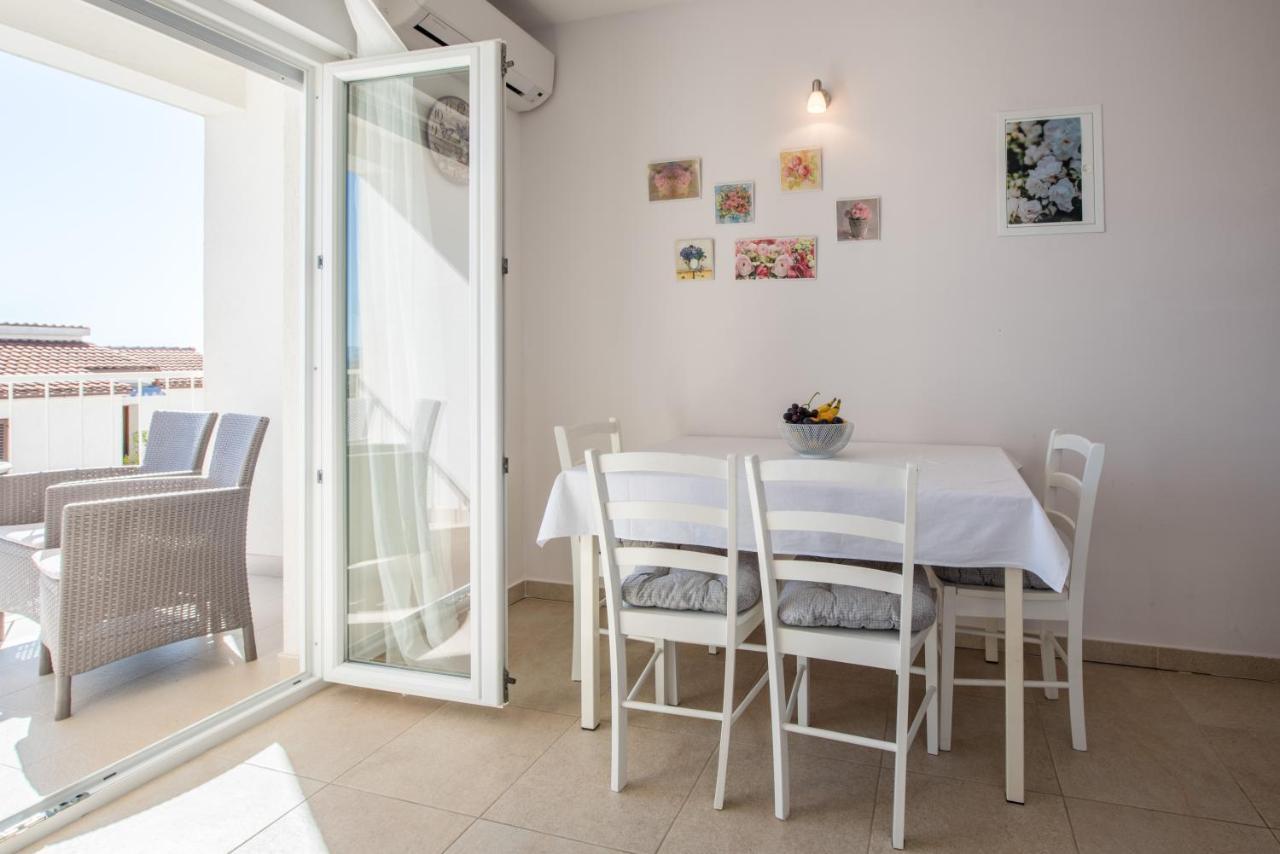 Apartments Amneris トロギール エクステリア 写真